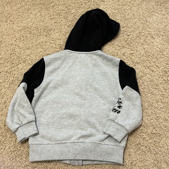 Avengers hoodie & tshirt bundle, gray white 🩶🤍, boys size 5/5T - Picture 3 of 5